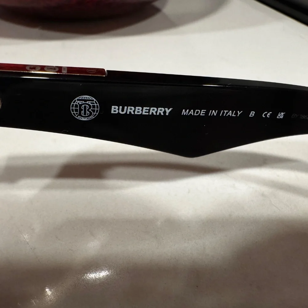 $403 Burberry Mens Unisex B 4426 Black Sunglasses Recent Style / Womens - Picture 8 of 14